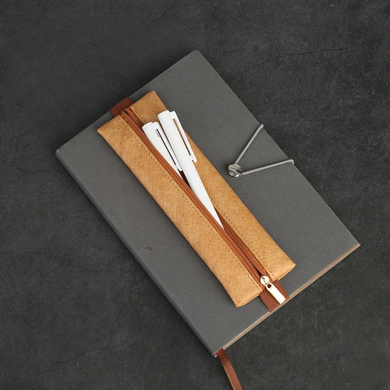 Leatherwork Books - 1 Stück verstellbarer Stifthalter mit elastischem